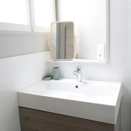 Big Flat In Montmartre Daire